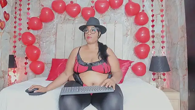 Snapshot of AranzaLatinBlacks chatting on 14, 2, 2025 AranzaLatinBlacks online show from 14, 2, 2025