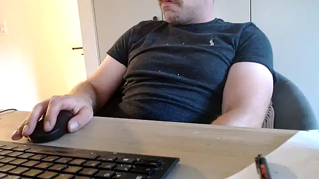 Snapshot of mrbigballs chatting on 5, 7, 2026 mrbigballs online show from 5, 7, 2026