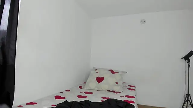 SARA TS FOX online show from 11, 10, 2025