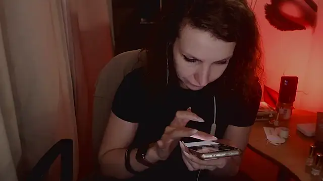 JohansonKatie online show from 12, 1, 2025