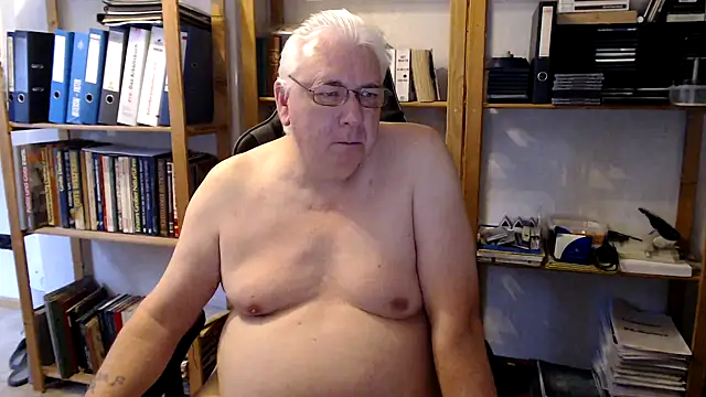 Snapshot of SchwanzhureXXL chatting on 4, 6, 2026 SchwanzhureXXL online show from 4, 6, 2026