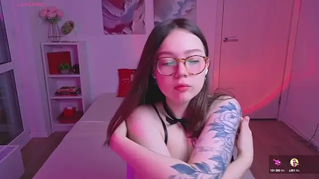 Snapshot of MilenaSaint chatting on 21, 10, 2025 MilenaSaint online show from 21, 10, 2025