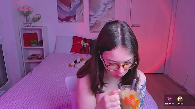 Snapshot of MilenaSaint chatting on 25, 10, 2025 MilenaSaint online show from 25, 10, 2025