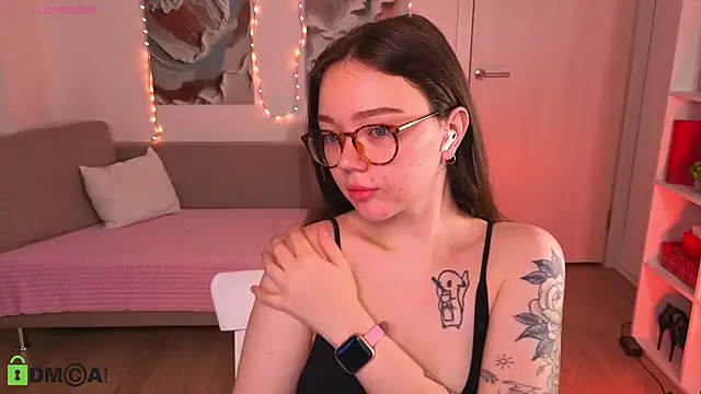 Snapshot of MilenaSaint chatting on 21, 11, 2025 MilenaSaint online show from 21, 11, 2025