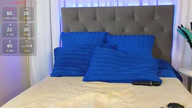 Ariana Petite online show from 18, 12, 2025