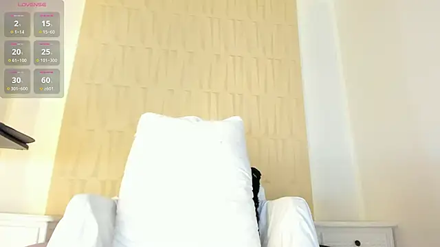 mia pineda online show from 8, 4, 2026