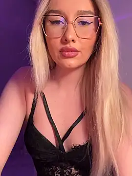 Snapshot of mollyxxx chatting on 28, 4, 2026 mollyxxx online show from 28, 4, 2026