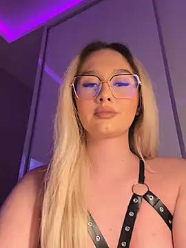Snapshot of mollyxxx chatting on 30, 4, 2026 mollyxxx online show from 30, 4, 2026