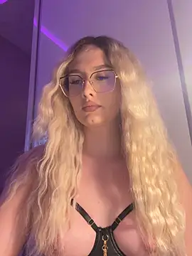 Snapshot of mollyxxx chatting on 18, 5, 2026 mollyxxx online show from 18, 5, 2026