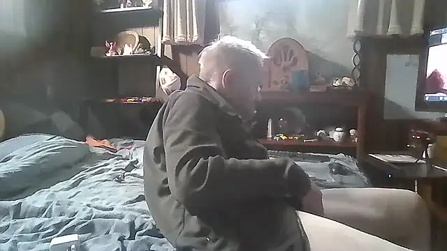 Snapshot of Makowboy chatting on 8, 6, 2026 Makowboy online show from 8, 6, 2026