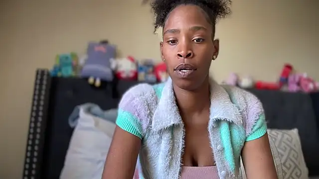 Snapshot of Cum2Charm chatting on 18, 5, 2026 Cum2Charm online show from 18, 5, 2026