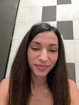 Snapshot of _MiaQueen_ chatting on 13, 5, 2026 MiaQueen online show from 13, 5, 2026