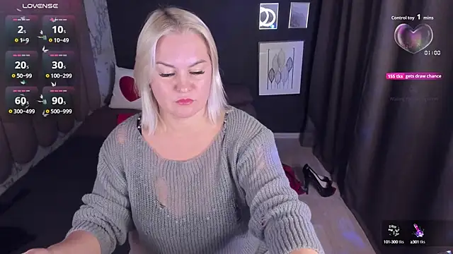 Snapshot of YolandaKiss chatting on 10, 10, 2025 YolandaKiss online show from 10, 10, 2025