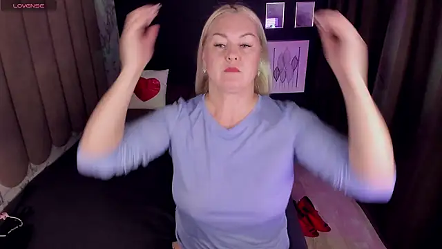 Snapshot of YolandaKiss chatting on 13, 10, 2025 YolandaKiss online show from 13, 10, 2025