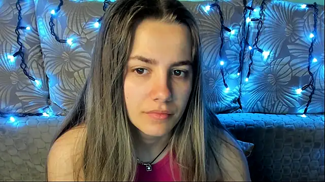 Snapshot of MaggieCake chatting on 11, 5, 2026 MaggieCake online show from 11, 5, 2026