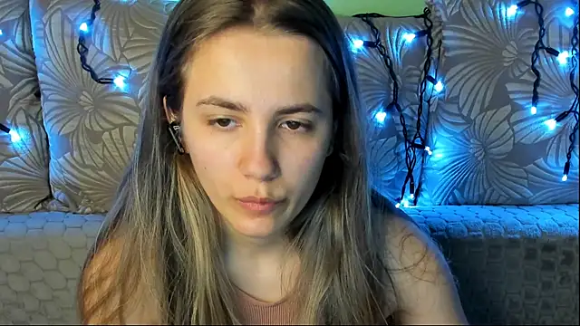Snapshot of MaggieCake chatting on 4, 7, 2026 MaggieCake online show from 4, 7, 2026