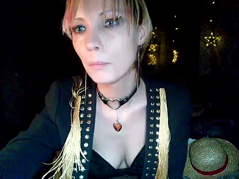 WildMissNiks online show from 22, 12, 2024