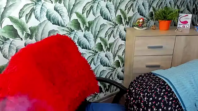 Snapshot of Ellennaughty chatting on 18, 12, 2024 Ellennaughty online show from 18, 12, 2024