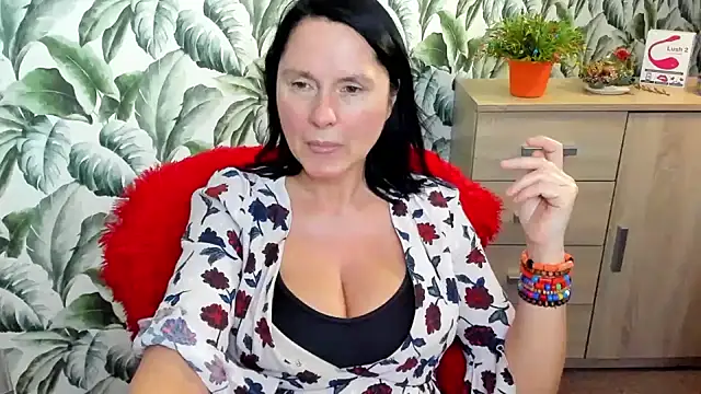 Snapshot of Ellennaughty chatting on 6, 2, 2025 Ellennaughty online show from 6, 2, 2025