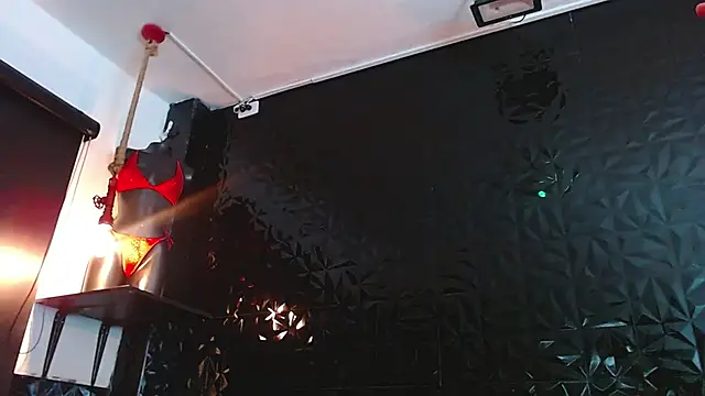 PINK  LOLA1 online show from 19, 12, 2024