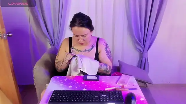 Snapshot of MiaYMolly chatting on 14, 6, 2026 MiaYMolly online show from 14, 6, 2026