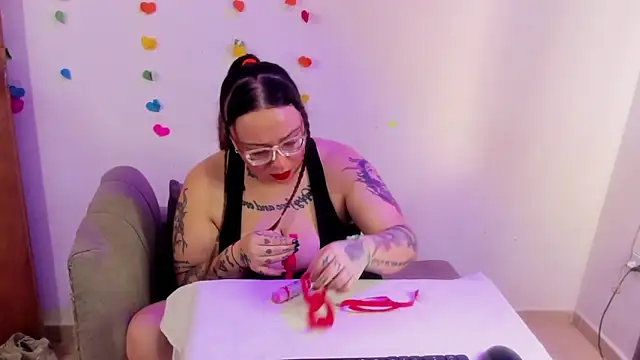 Snapshot of MiaYMolly chatting on 21, 6, 2026 MiaYMolly online show from 21, 6, 2026