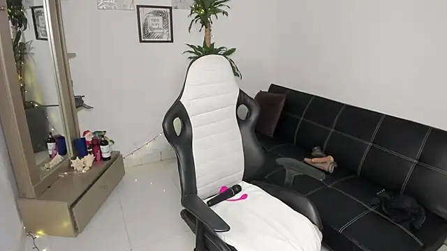 alyssannVhm online show from 8, 1, 2026