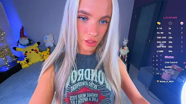 Snapshot of mikkixmeow chatting on 5, 1, 2025 mikkixmeow online show from 5, 1, 2025