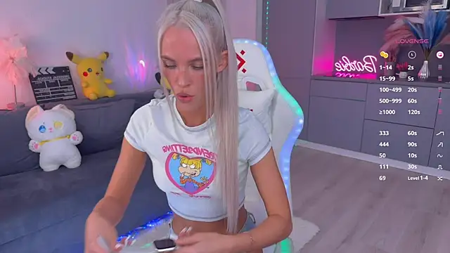 Snapshot of mikkixmeow chatting on 10, 2, 2025 mikkixmeow online show from 10, 2, 2025