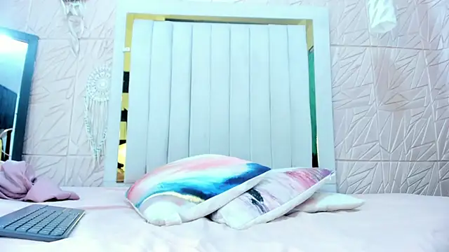 Rebecca Mitchell online show from 21, 11, 2025