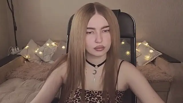 ViolettaLopez online show from 23, 11, 2025