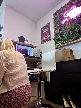 Nathotsexy1 online show from 18, 2, 2025