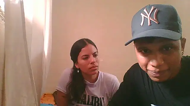 Snapshot of roman_and_jessie chatting on 15, 3, 2025 roman and jessie online show from 15, 3, 2025