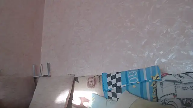 Amy August online show from 6, 3, 2025