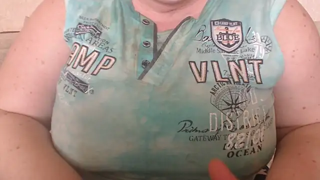 Snapshot of Amy_August chatting on 4, 5, 2026 Amy August online show from 4, 5, 2026