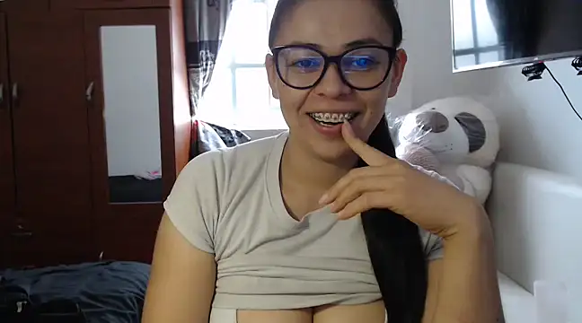 Snapshot of mayhott2 chatting on 2, 12, 2024 mayhott2 online show from 2, 12, 2024