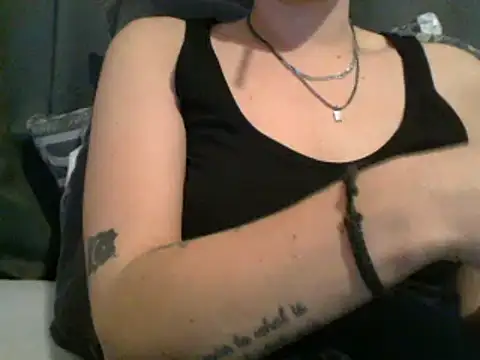 Snapshot of geilmeisje98 chatting on 22, 2, 2025 geilmeisje98 online show from 22, 2, 2025