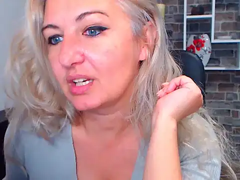 Snapshot of angel_devil_milf chatting on 31, 1, 2025 angel devil milf online show from 31, 1, 2025