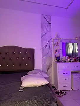 alysson 18 online show from 11, 4, 2026