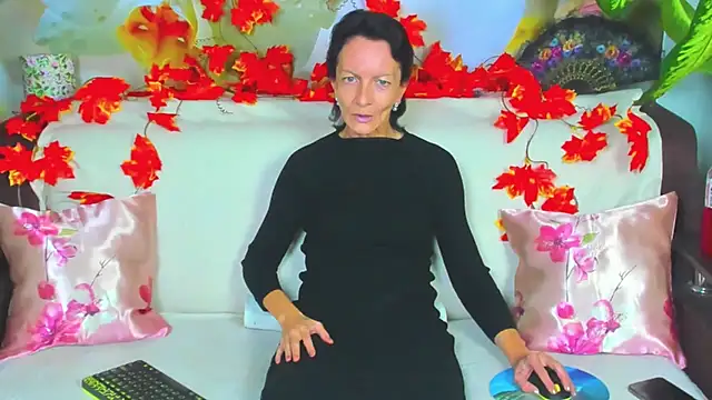 Snapshot of SelinaMoore chatting on 25, 9, 2025 SelinaMoore online show from 25, 9, 2025