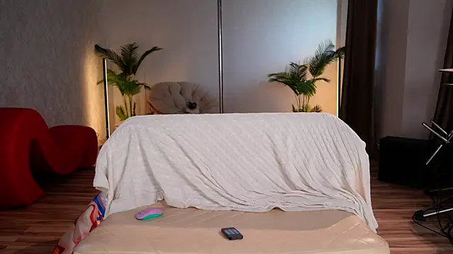 KittyCaitlin online show from 21, 4, 2026