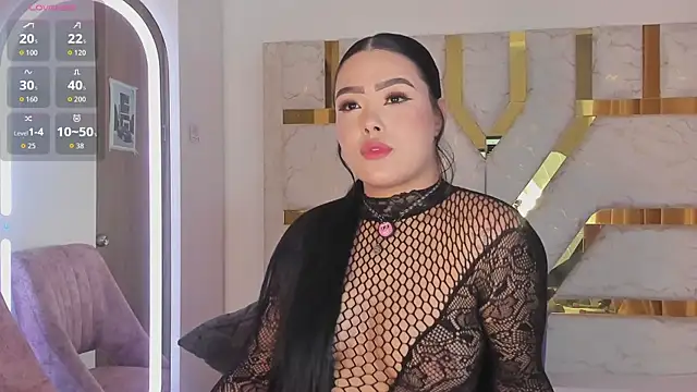 Snapshot of sophy_champagne chatting on 30, 4, 2026 sophy champagne online show from 30, 4, 2026