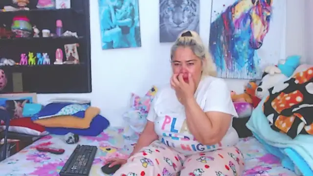 estrellita fugaz16x online show from 27, 2, 2025