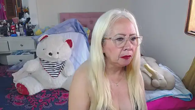 Snapshot of lucy_belle_bm chatting on 27, 4, 2026 lucy belle bm online show from 27, 4, 2026