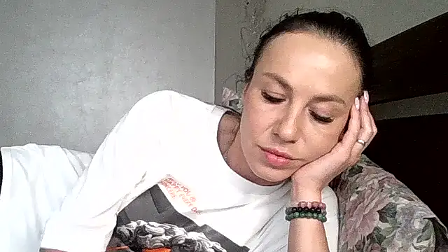JulianaGold1 online show from 12, 6, 2026