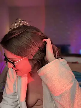 MaiseKnox online show from 8, 2, 2025