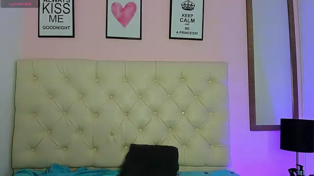 WhitneyWells online show from 14, 2, 2026