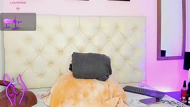 WhitneyWells online show from 1, 3, 2026