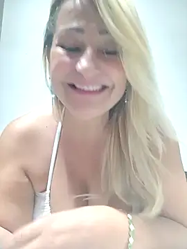 Snapshot of vivifernades chatting on 11, 5, 2026 vivifernades online show from 11, 5, 2026