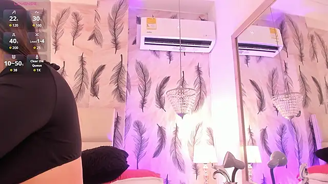 Snapshot of Vivi_prinncess chatting on 8, 10, 2025 Vivi prinncess online show from 8, 10, 2025